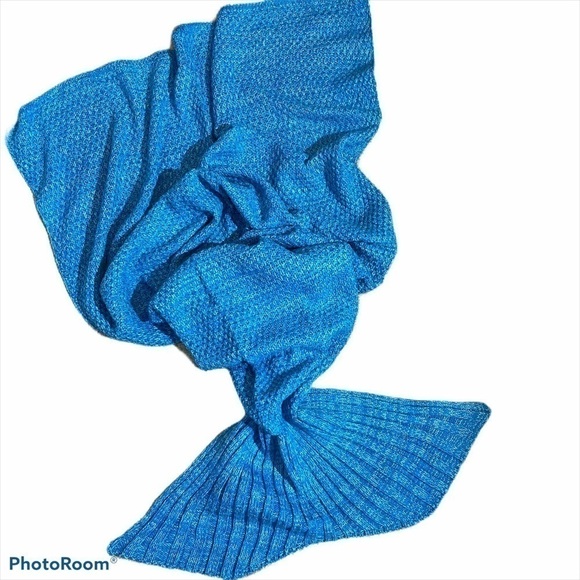 Other - NWOT Knitted Mermaid Tail blanket blue two tone